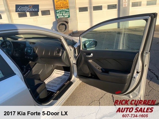 2017 Kia Forte 5-Door LX