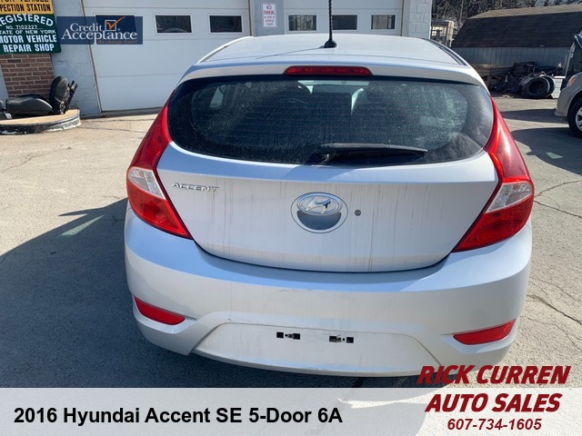 2016 Hyundai Accent SE 5-Door 6A